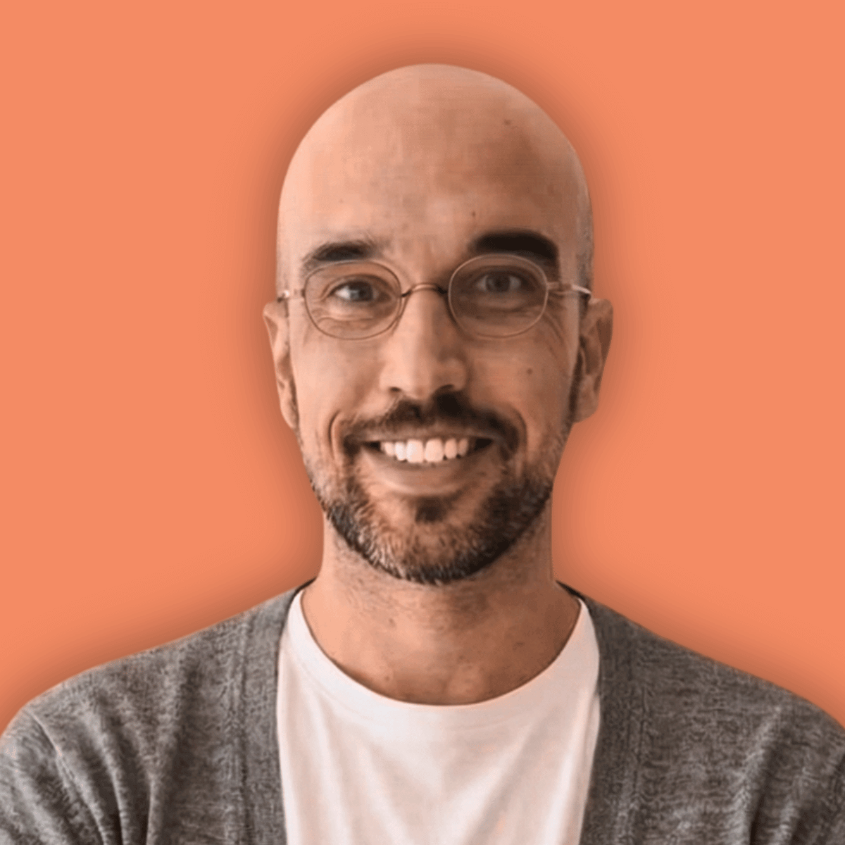 Juan, especialista en inteligencia artificial y automatización aplicada a marketing digital, procesos internos y eficiencia operativa.