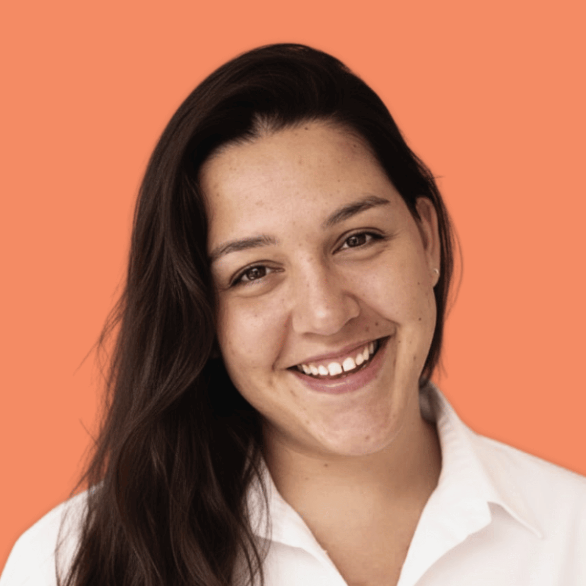 Rebeca, ingeniera especializada en análisis de negocio, datos, sistemas digitales, embudos y optimización de procesos en marketing digital.